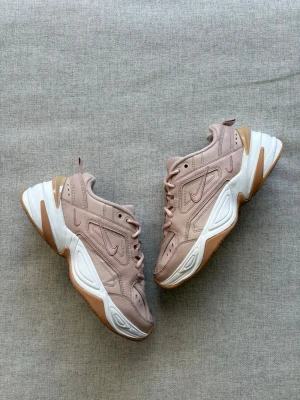 Nike sneakers - NIKE M2K TEKNO Malli: AO3108-202 Koko: 38,5 Ovh: 120€  Juuri pestyt. Postitus/nouto