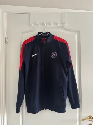 PSG Kofta - Mängdrabatt finns! Ju fler plagg du köper, desto bättre pris kan jag ge!