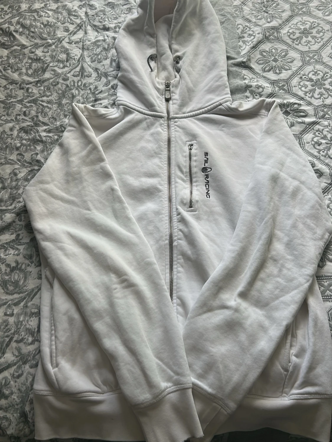 Vit hoodie från Sail Racing