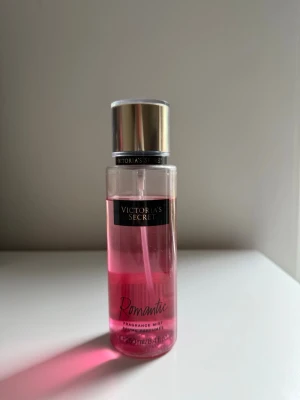 Victoria’s Secret Romantic - Body mist. Se bilder för mängd. 