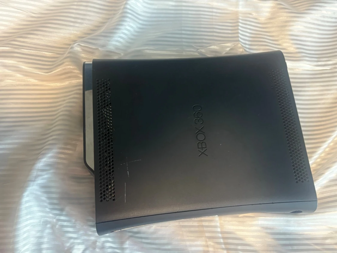 Xbox 360 Slim svart spelkonsol - 3