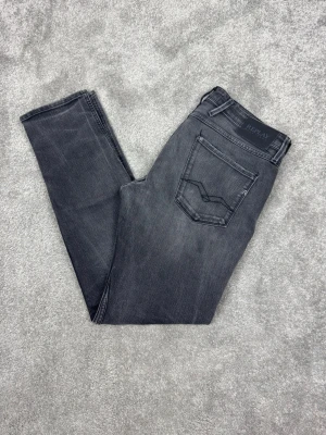 Replay jeans  - Ett par riktigt snygga jeans från Replay i storlek W34 L32 i modellen Anbbas 