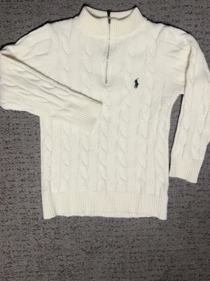 Polo Ralph lauren quarter zip / tröja  - Super snygg och ganska ny creamefärgad tröja 