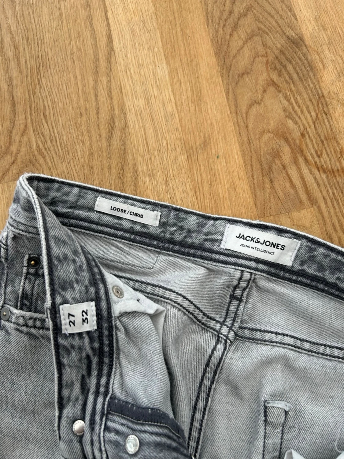 Grå raka jeans från Jack & Jones - 3