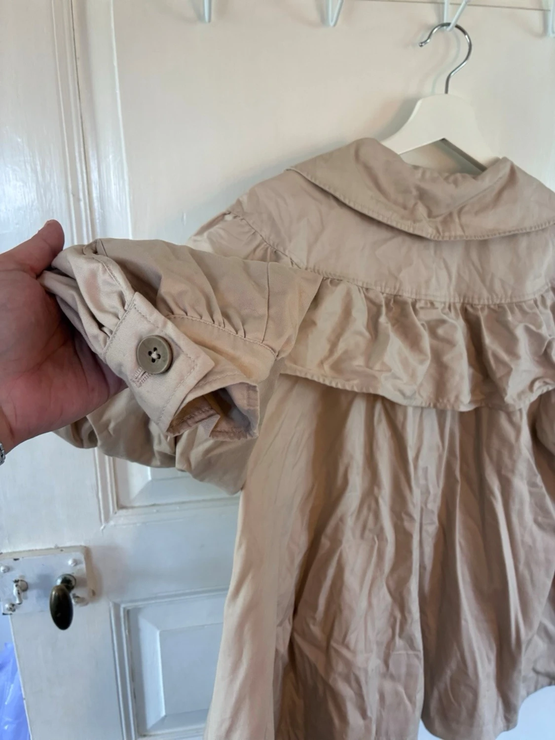 Beige kappa med volang från Newbie - 4