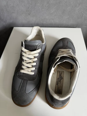Maison Margiela - Tja, säljer ett par niche Maison Margiela till ett dunder pris, inget kvitto medföljer då jag köpte de genom en budgivning på tradera.