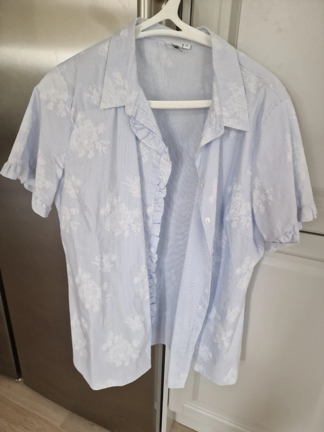 Blåvit blus
