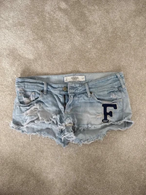 Lågmidjade shorts - Säljer dessa skitsnygga shorts, kommer tyvärr aldrig till användning! 