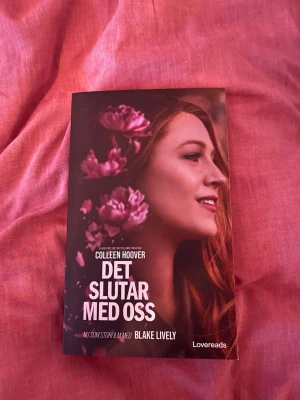 Det slutar med oss av Colleen Hoover - En svensk pocketbok av Colleen Hoover, 'Det slutar med oss', eller it ends with us som den heter på engelska. Helt ny 