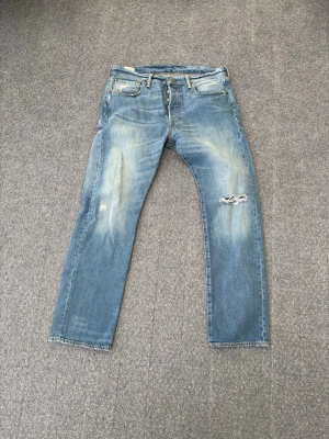 Vintage Levis 501  - Säljer dessa vintage Levis 501 i fint skick! Storlek 32/30! Pris går att diskutera vid snabb affär! Hör av dig vid minsta fundering! 