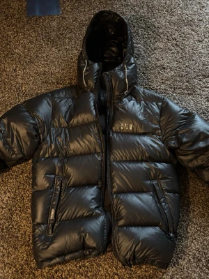 Helly Hansen - Puffer jacket - Black, shiny Helly Hansen jacket  The jacket is fully functional without any damage. The logo has been worn out.