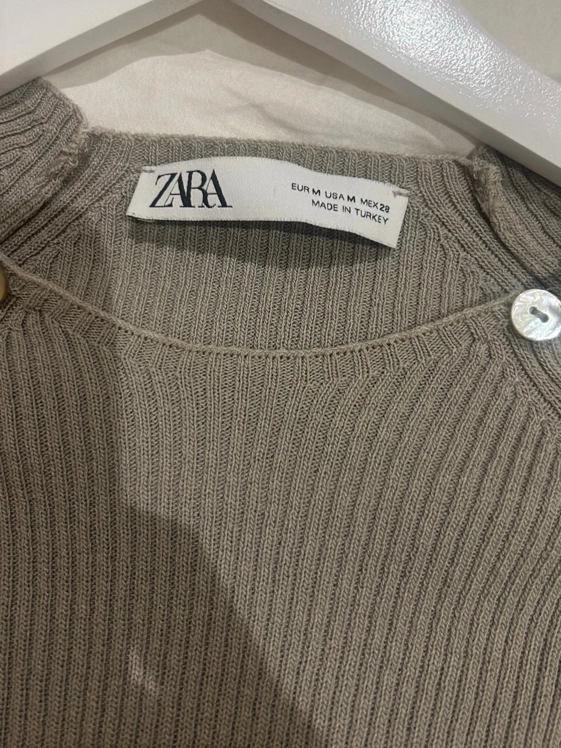 långärmad topp med knappar - 3