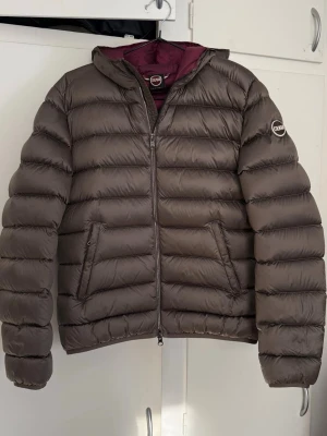 Colmar jacka - Riktigt snygg Colmar jacka som är perfekt nu till våren. Riktigt bra skick. Passar XS! Skriv om nu har frågor🙌