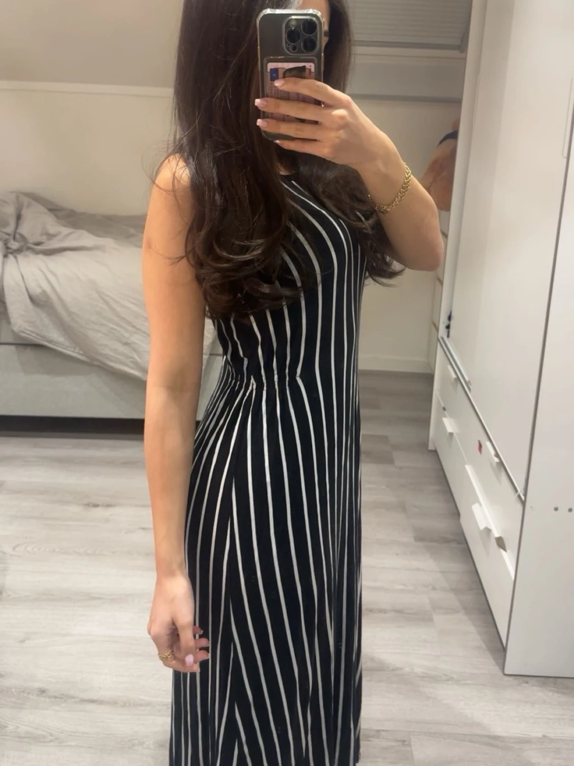 Svartvit långklänning med ränder - 1