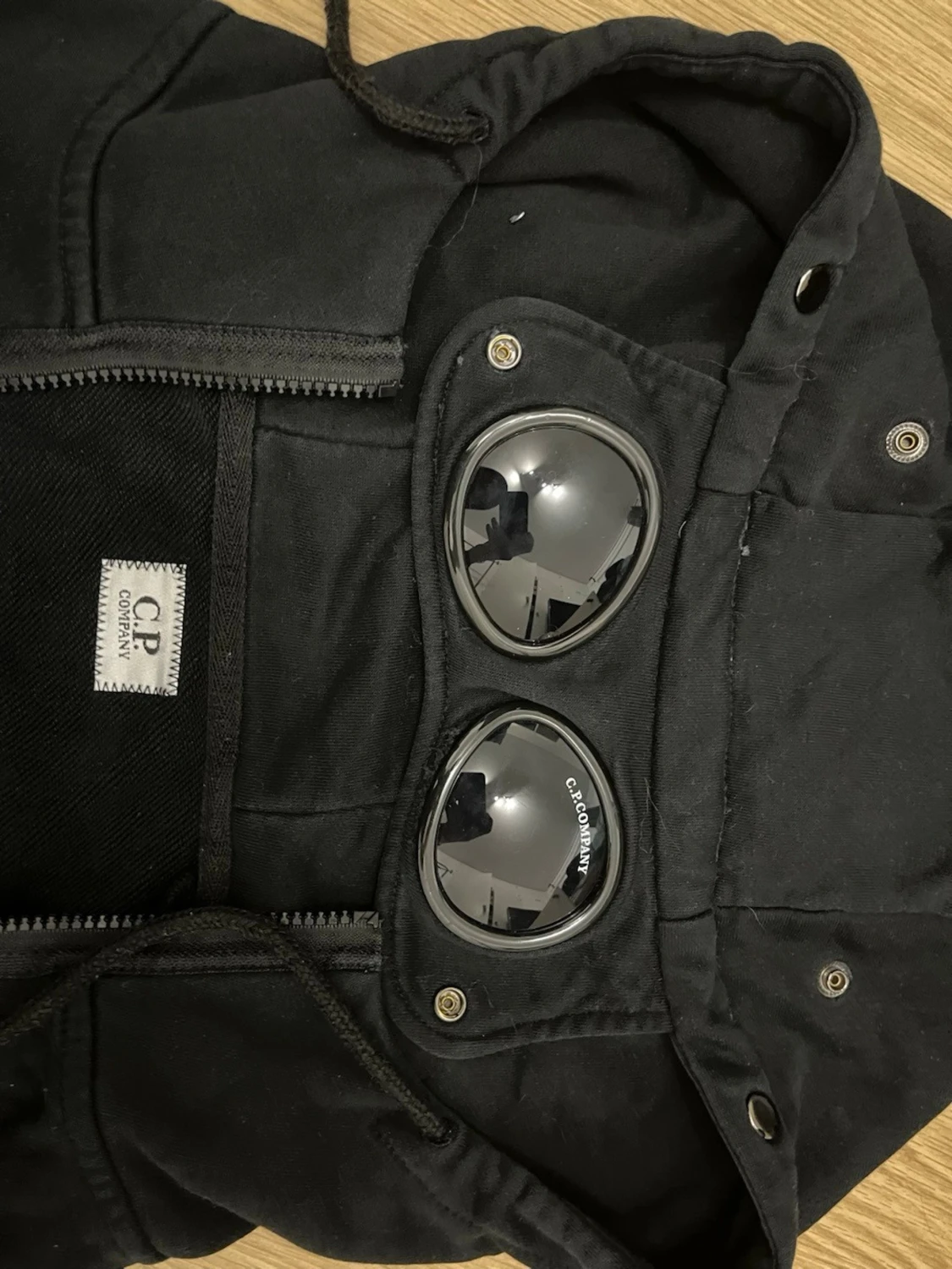 Svart hoodie med dragkedja från CP company - 3