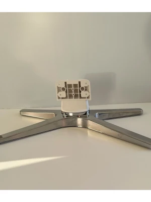 TV-stativ till platt-tv - TV-fot / tv-stativ kompatibel med de flesta standard-fästen. Liten repa på ena foten, men inget som syns när den är monterad, då den är inåt mot väggen. Mått framgår av bilderna, men ca 40x20 cm. Gott använt skick.   (Skickas snabbt men kan även hämtas i Stockholm om det är extra bråttom). 