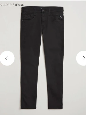 Replay Anbass - Trendiga replay jeans i storlek w32 l34 modell ”anbass”. Superfint skick enda är att de är lite urtvättade så de är inge kolsvarta längre men fortfarande svarta. Skriv gärna vid intresse eller frågor! (Ord pris 1599kr)