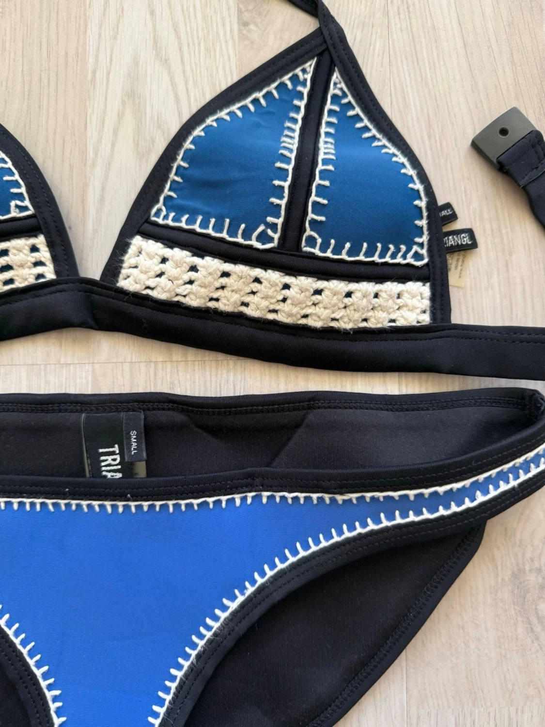 Blå och svart bikini från Triangl - 1