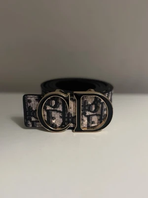 Dior bälte  - Helt ny, fraktas inom lång tid!!!