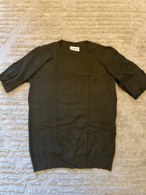 Olivgrön sweatshirt lindbergh - Snygg olivgrön sweatshirt från lindbergh. 