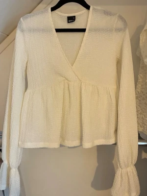 Topp - Super söt blus/topp från Gina tricot i mycket bra skick (endast använd en gång)💞