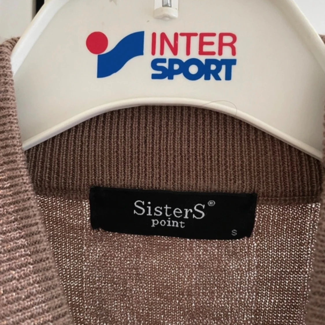 Brun ribbstickad polotröja - 3