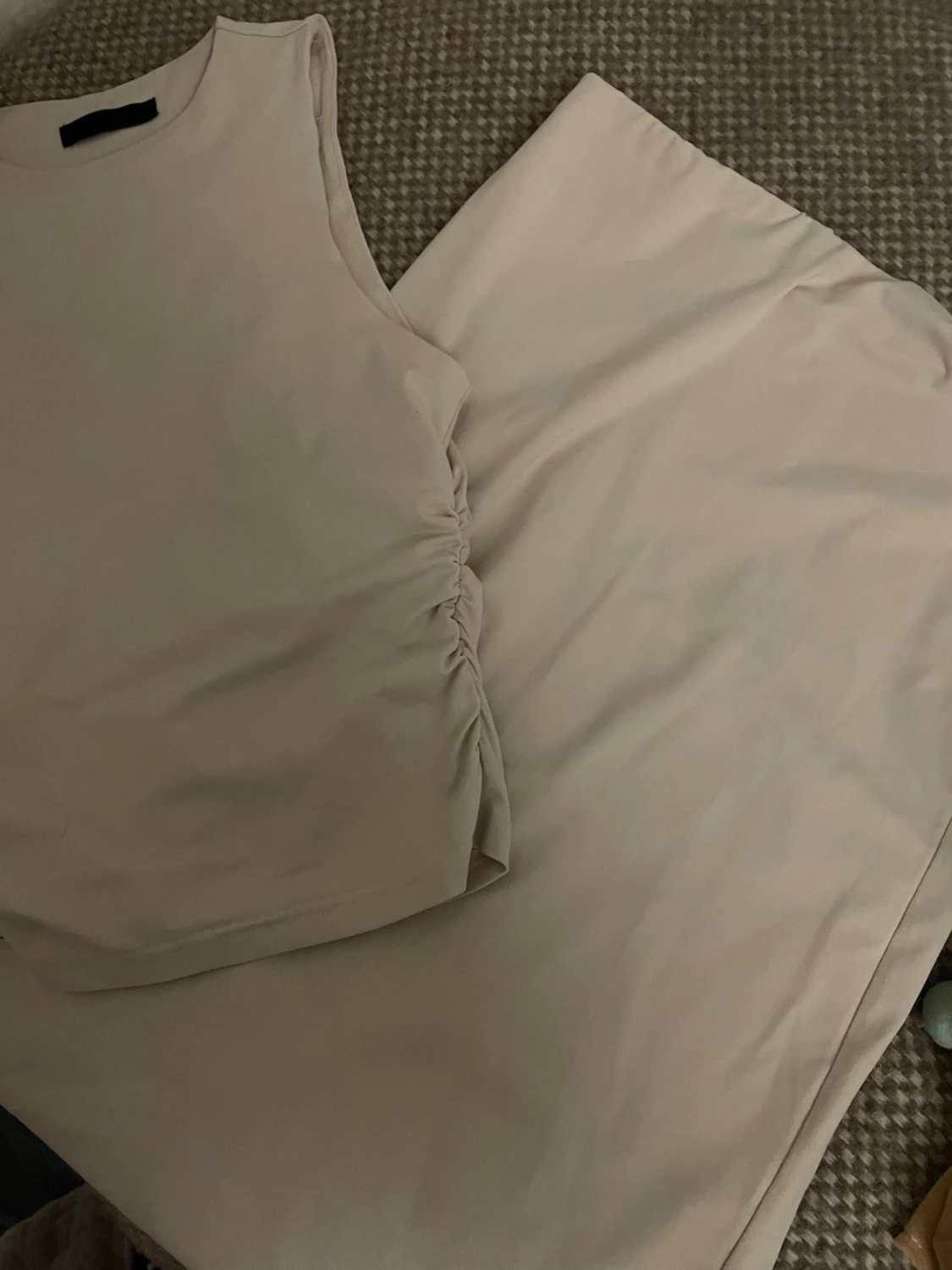 Beige bodyset med rynkade detaljer