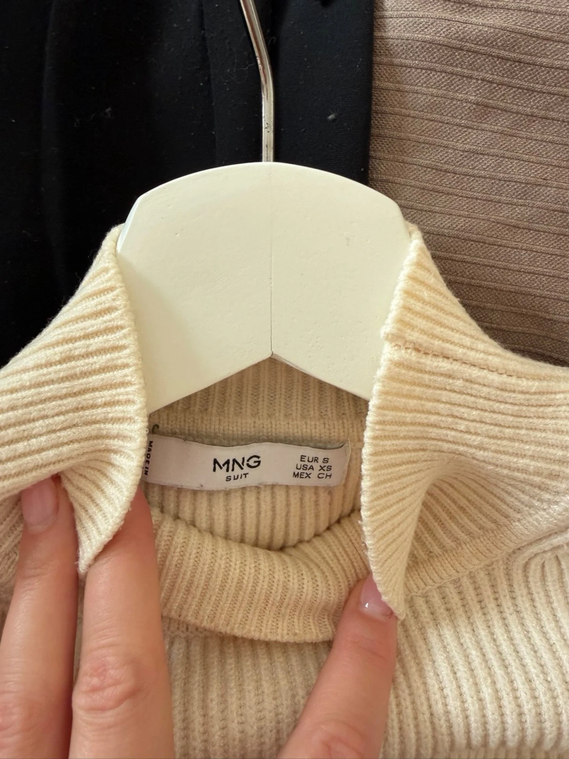 Beige ribbstickad croppad tröja - 2