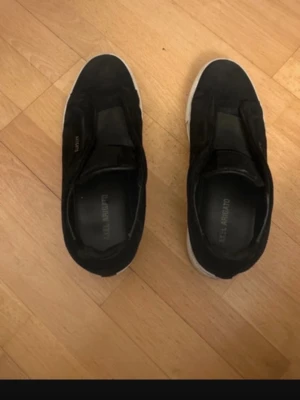 Axel arigato skor - Köptes i somras nyskick strl 38,5