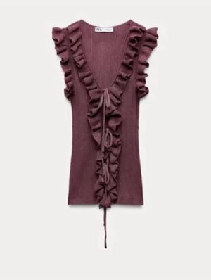 Lila volangtopp med knyt från Zara - Supersöt lila topp från Zara med volanger längs ärmhålen och framtill. Med prislapp på. Storlek S 