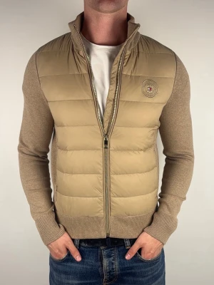 Tommy hilfigure cardigan - Storlek: S || Skick: Mycket bra|| Nypris: Ca 2000kr || Följ för liknande produkter 🌊🍾