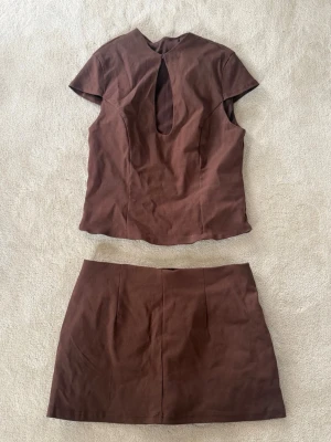 Snygg set  - Snyggt brun set!!🥰🥰kjolen har shirt under 