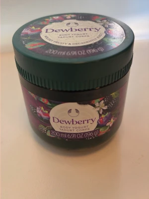 Dewberry Body Yogurt  - Har bara provat men passade tyvärr inte mig 😔                                                                                                 På The Body Shops hemsida beskrivs doften så här:    En ikonisk doft med rötter i 90-talet – nu redo för en ny generation. Fruktig, djärv och full av karaktär, med noter av blåhallon som väcker känslor – oavsett om du minns den eller möter den för första gången.