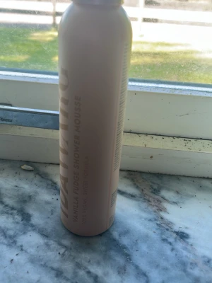 IDA WARG Vanilla Fudge Shower Mousse -  från IDA WARG med doft av vaniljfudge,använd en gång.