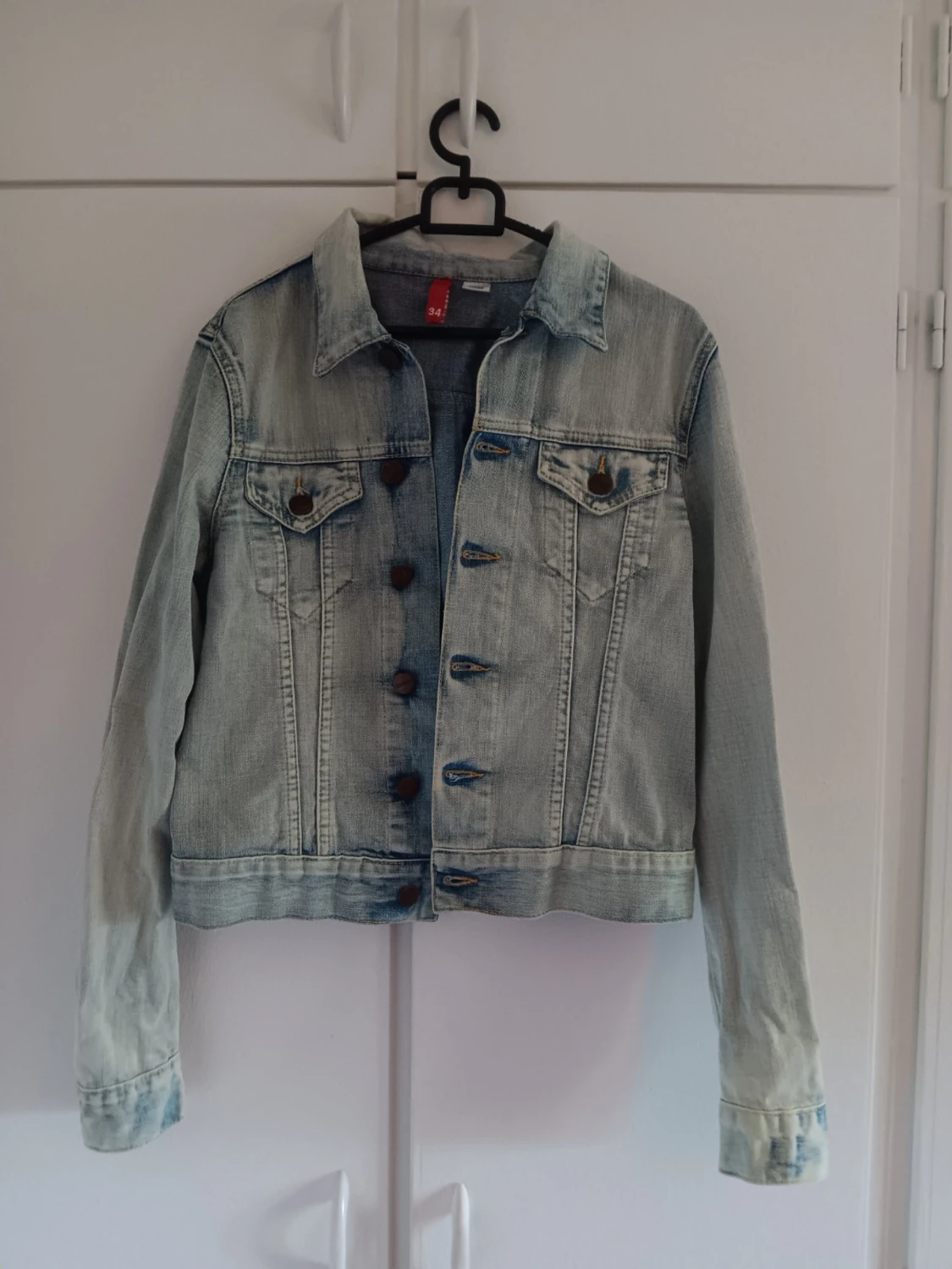 Ljusblå klassisk jeansjacka