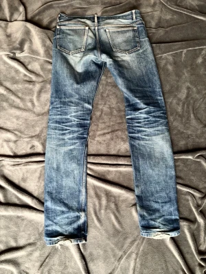 Apc jeans - Sitter true to size. Jag som använt dem är 186 och väger 72 kg