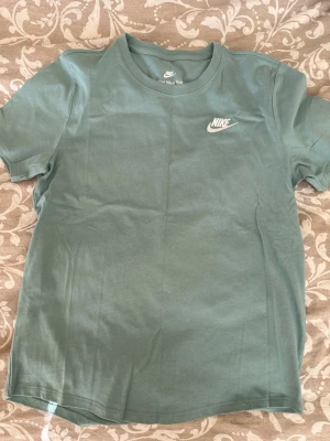 Nike t-shirt - Like new, size S