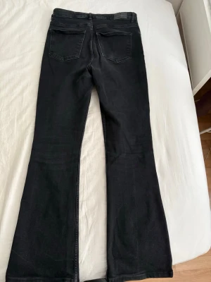 Svarta jeans  - Lite stretchiga, mid waist
