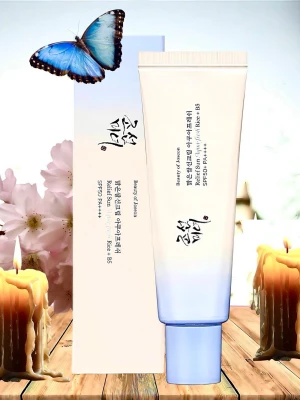 Beauty of Joseon Relief Sun Aqua Fresh The RIce + B5! - Beauty of Joseon Relief Sun Aqua Fresh The RIce + B5. Årets nyhet i serien med en ultralätt formula som snabbt absorberas av huden och inte lämnar vita märken. Den är dessutom parfymfri vilket gör den idealisk även för känslig hy och inte orsakar allergi. 50 ml. Plomberad med kartong.