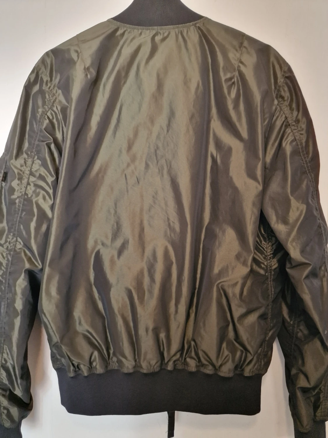 Olivgrön bomberjacka Alpha Industries - 4