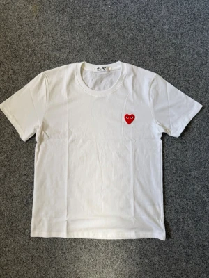 CDG Play white t shirt - size M, true to size. As new, unused.