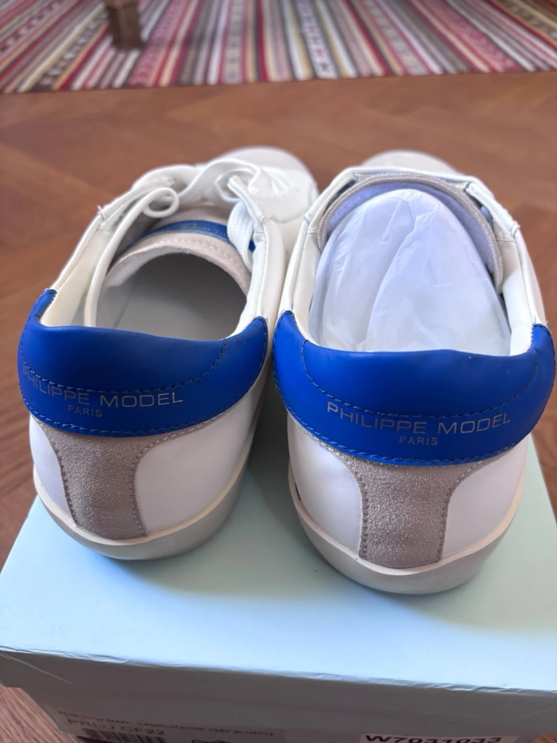 Philippe Model vita sneakers med blå detalj - 3
