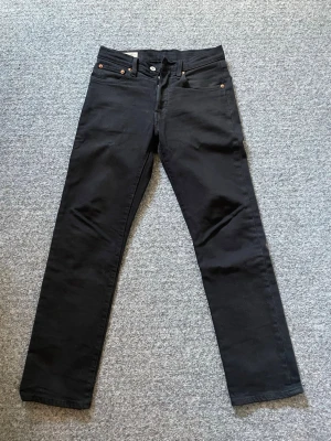 Levis 501 - Jättefina svarta jeans från Levis, strl 24/28, använd mycket men inga skador. pris kan diskuteras 