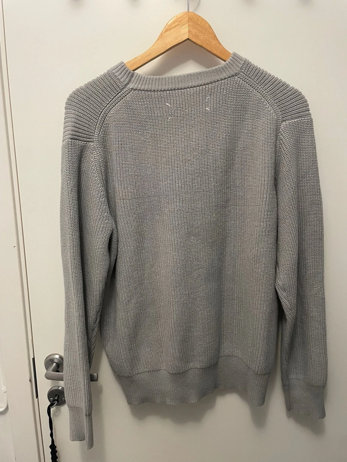 Ljusgrå stickad tröja unisex - 1