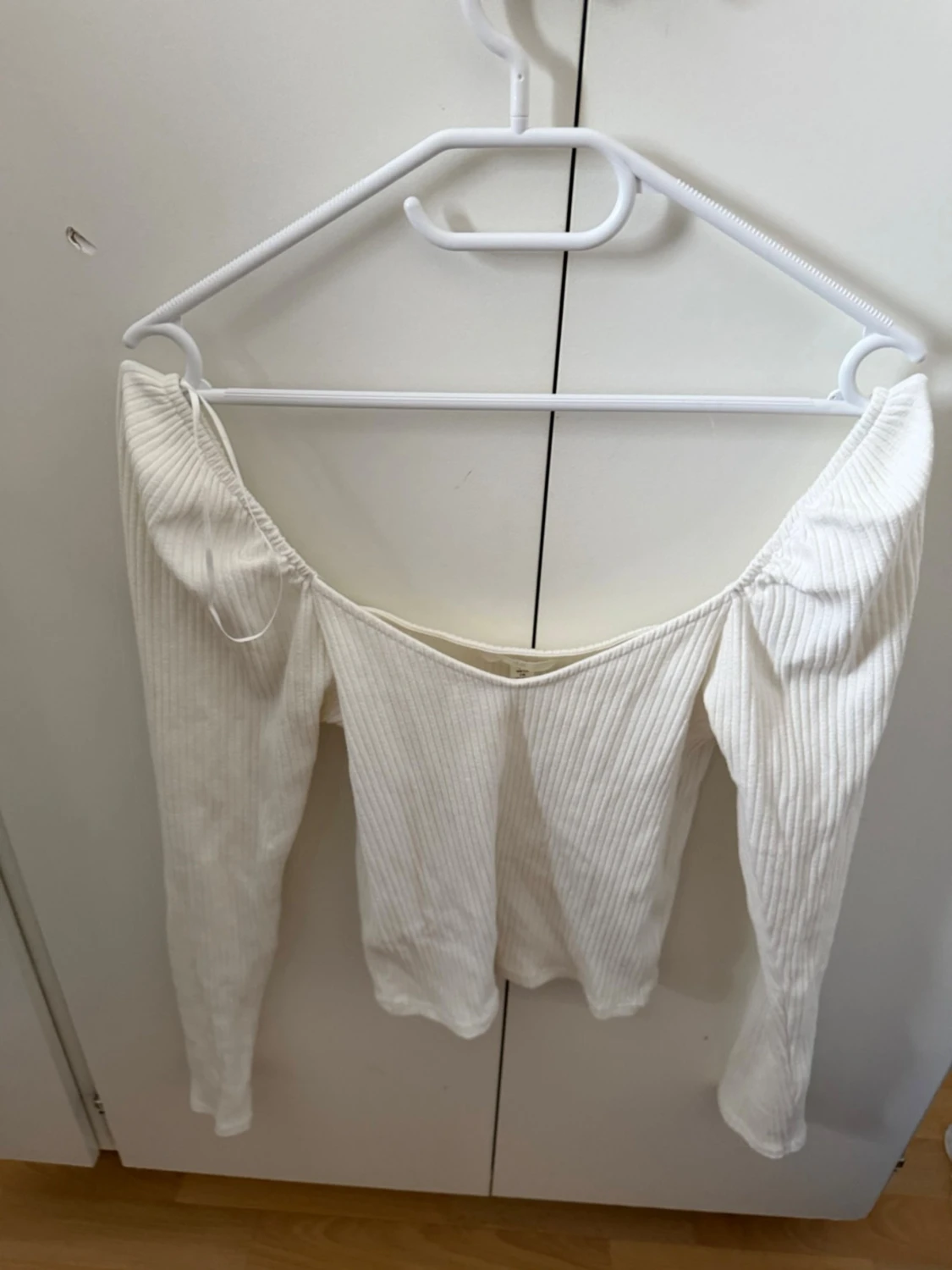 Vit ribbad offshoulder topp H&M