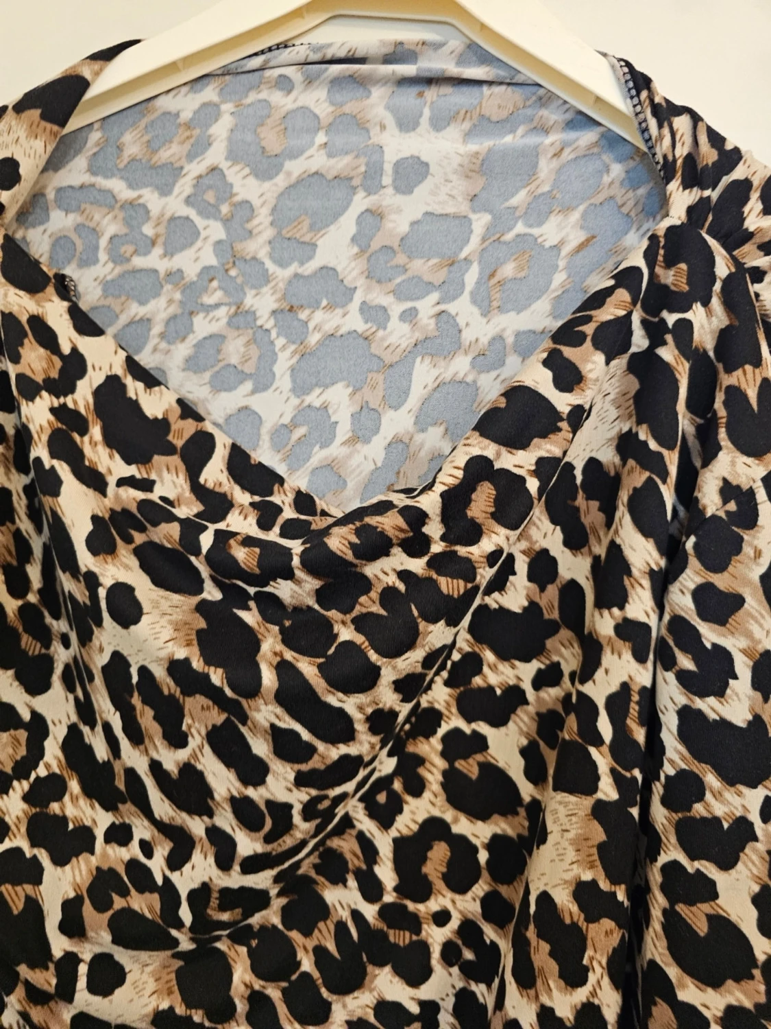 Leopardmönstrad blus med drapering - 1