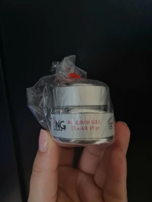 GRATIS FRAKT Builder Gel clear (15g) - Oöppnad oanvänd! Har ej rätt lampa för att härda så säljer vidare. Clear, ej retur♡