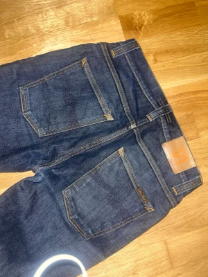 Mörkblå jeans från Nudie Jeans - W32 L32 SUPER BRA skick köpt för 1300!. På åhlens