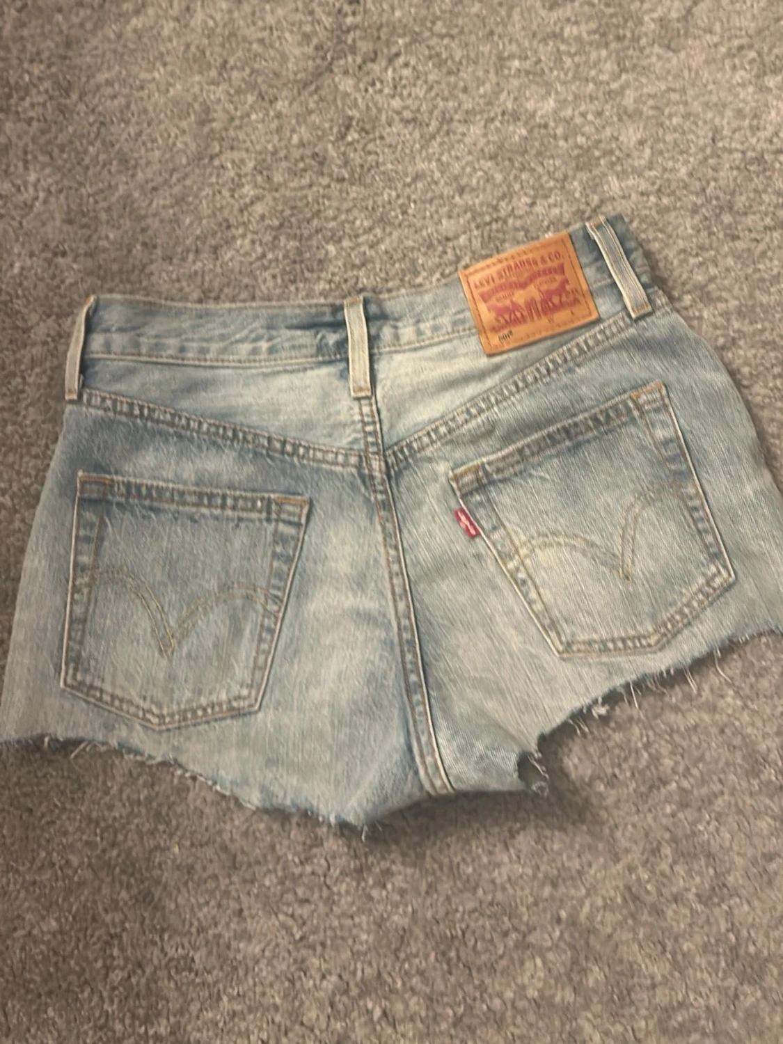 Levi's ljusblå jeansshorts - 1