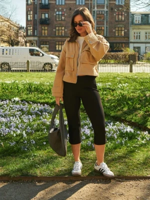 Nya Neo Noir capri strl 34 - Nypris 600 kr